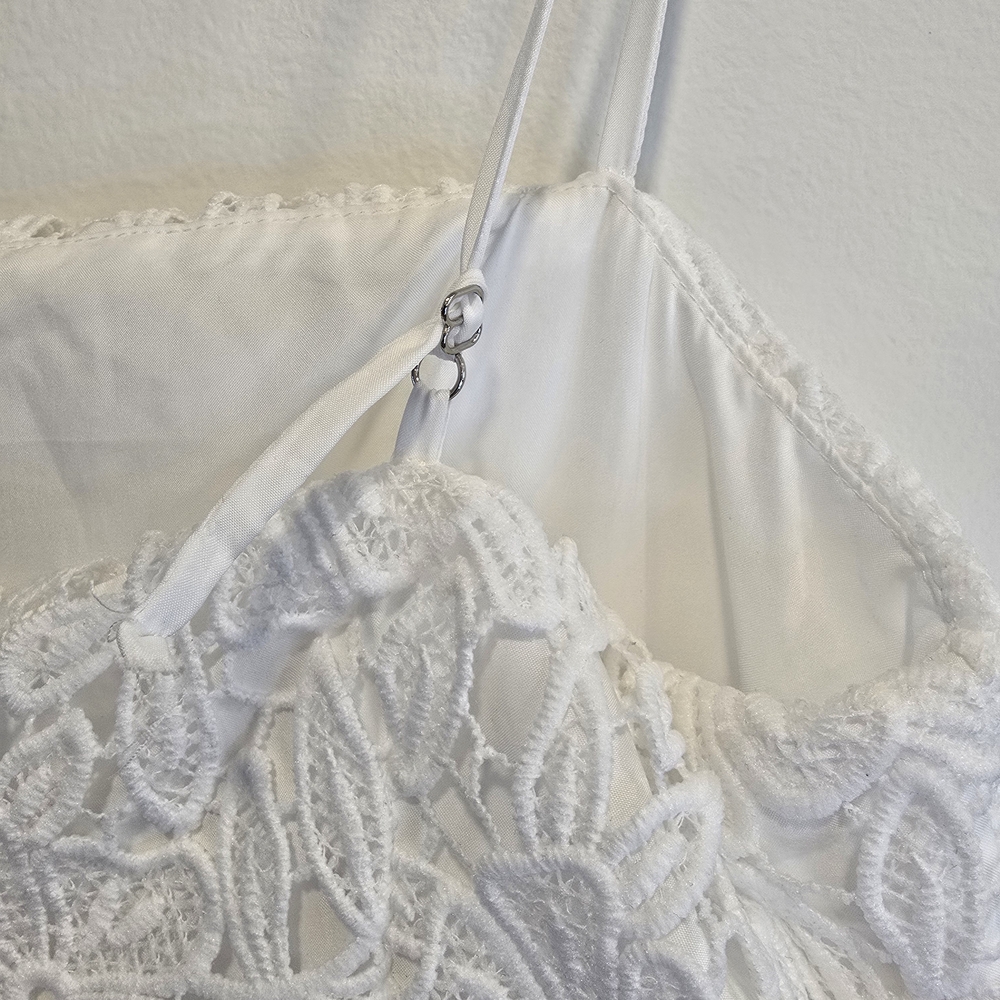 Astr White Flowery Lace Midi Dress Size Medium Nwot, Has One Very Small Flaw - Picture 11 of 16